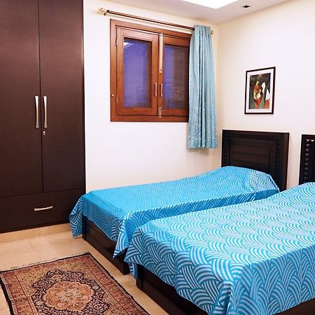 Woodpecker Service Apartments - Green Park Új-Delhi Kültér fotó