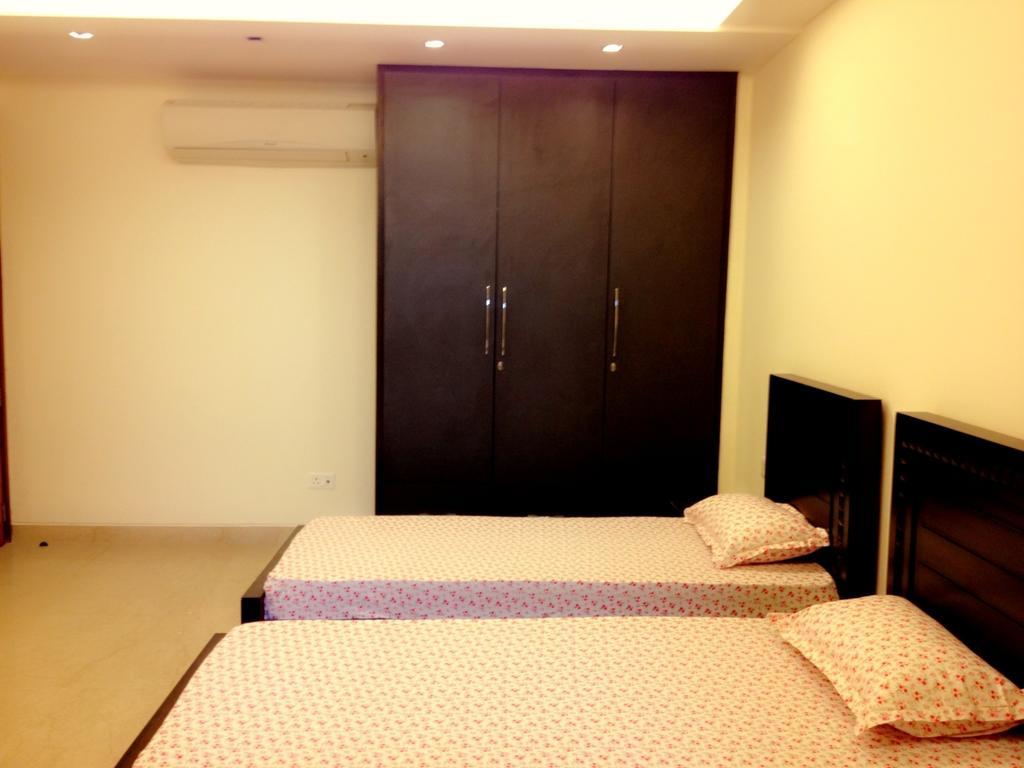 Woodpecker Service Apartments - Green Park Új-Delhi Kültér fotó