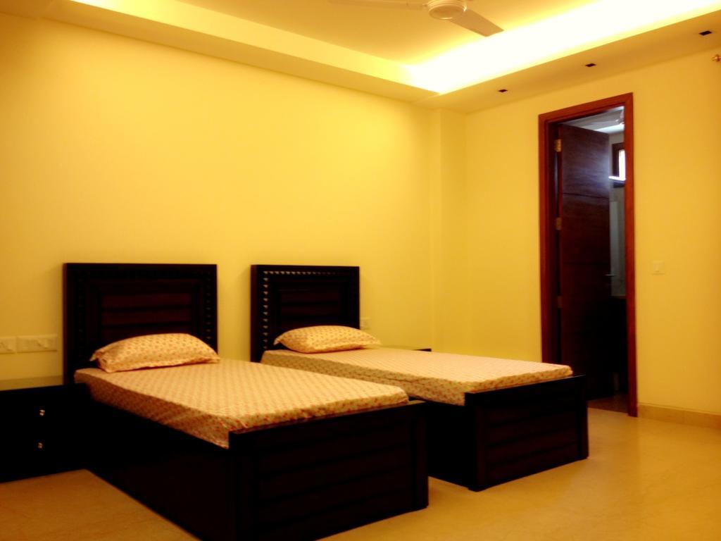 Woodpecker Service Apartments - Green Park Új-Delhi Kültér fotó