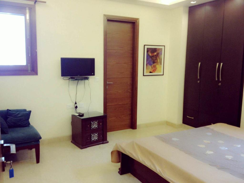 Woodpecker Service Apartments - Green Park Új-Delhi Kültér fotó