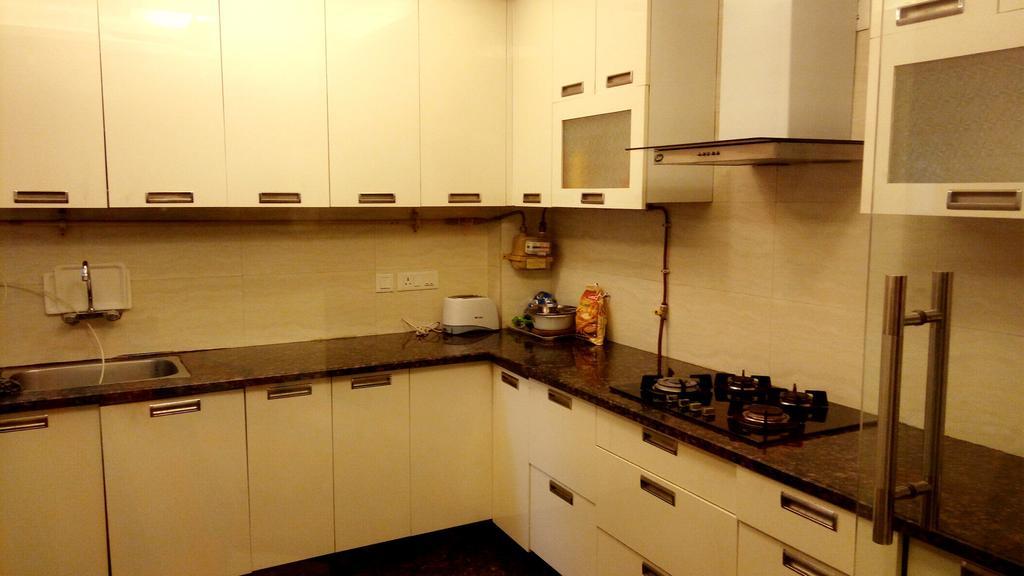 Woodpecker Service Apartments - Green Park Új-Delhi Kültér fotó