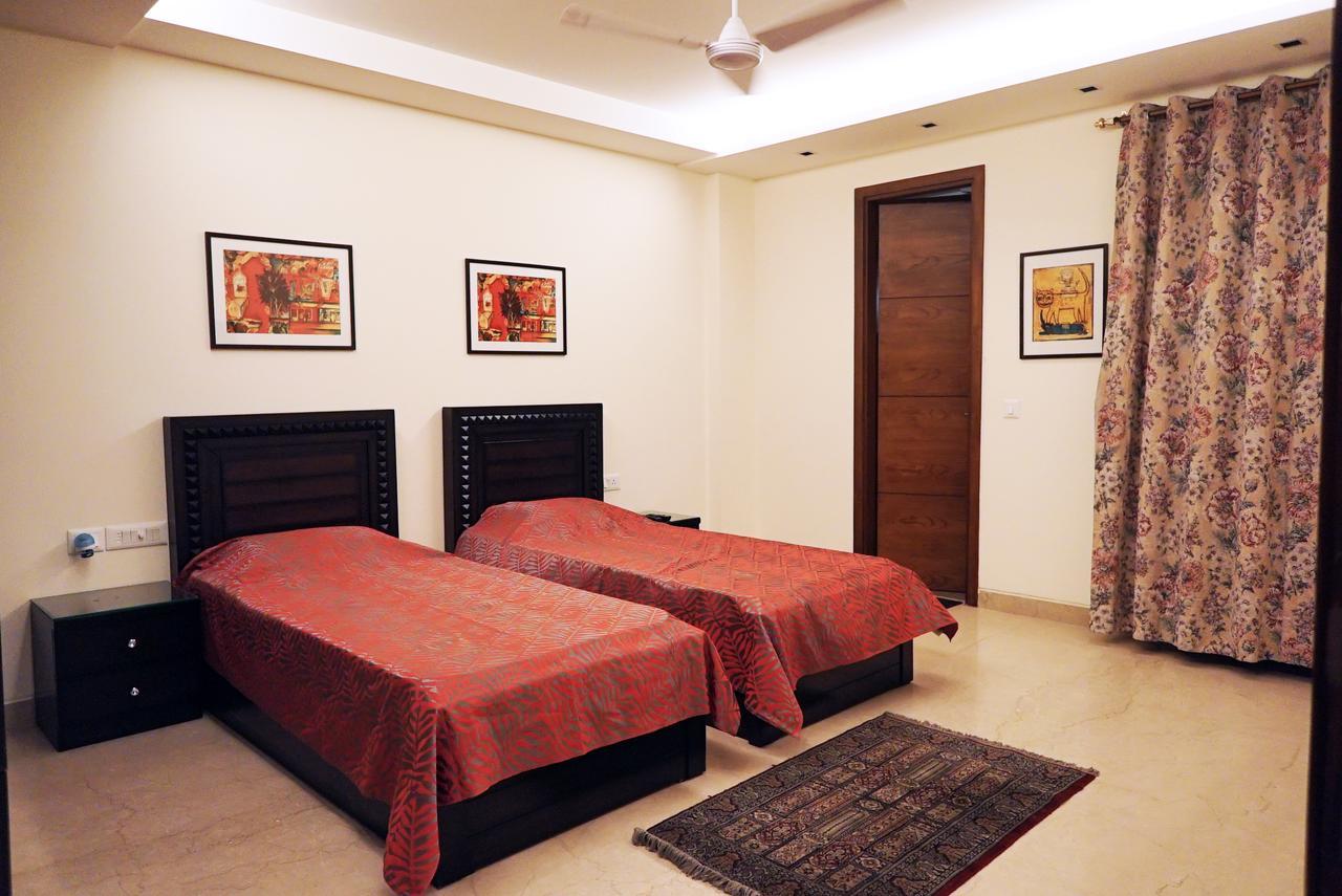 Woodpecker Service Apartments - Green Park Új-Delhi Kültér fotó